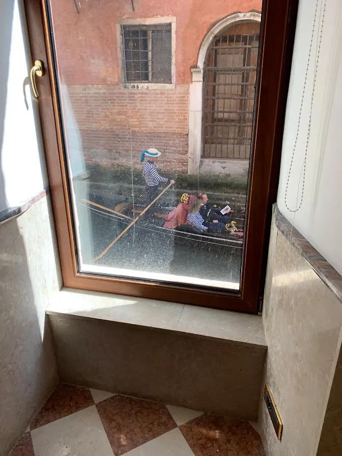 Luxury Apartment In San Marco With Canal View Venise