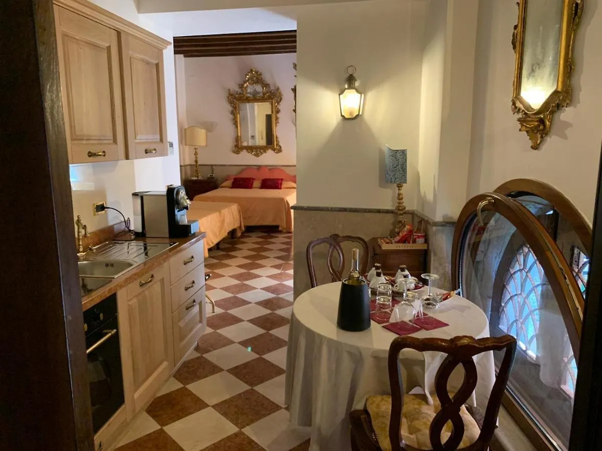 Luxury Apartment In San Marco With Canal View Venecia Italia
